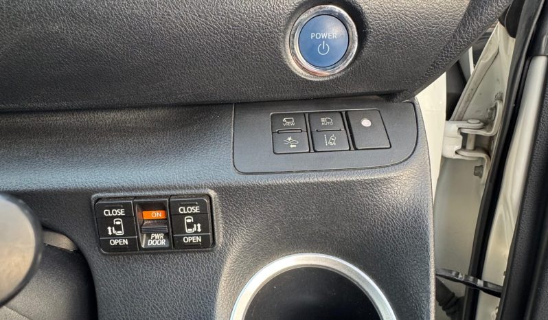 
								Toyota sienta full									