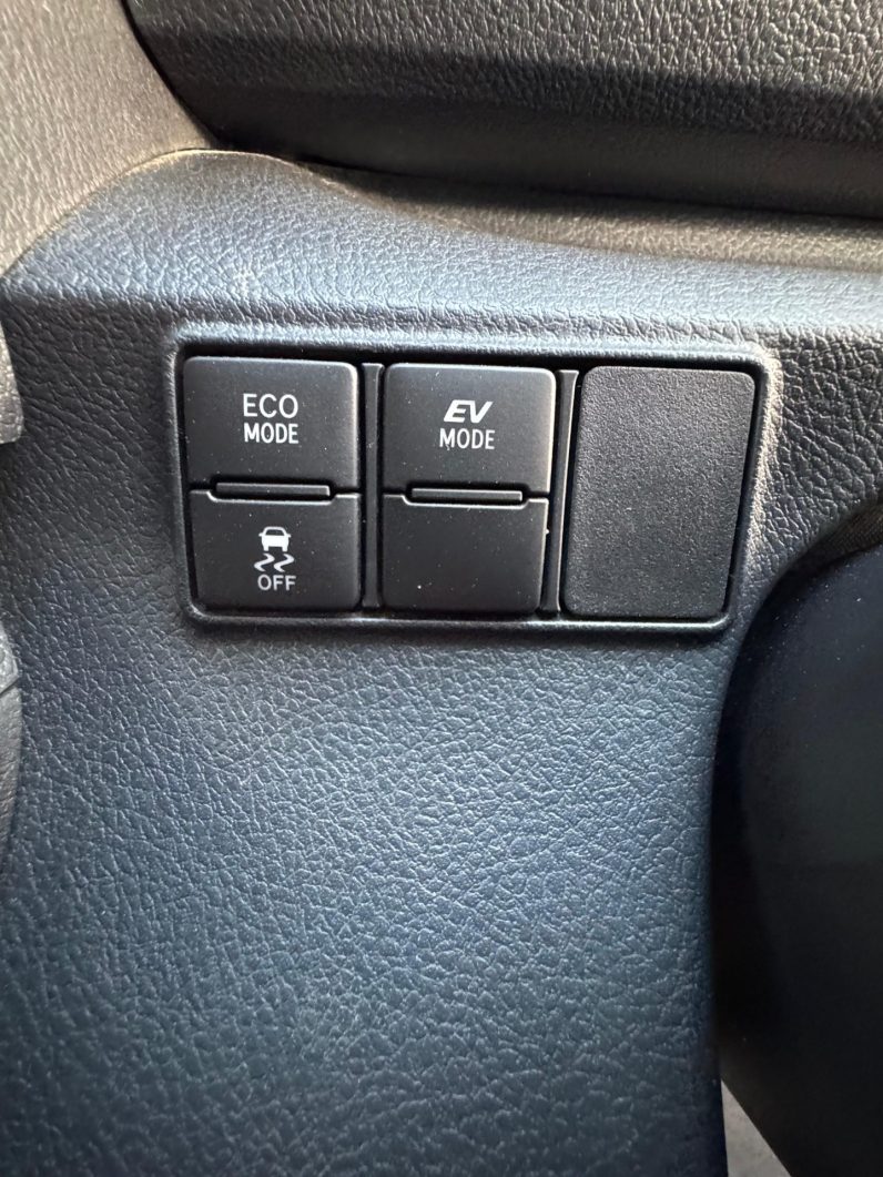 
								Toyota sienta full									