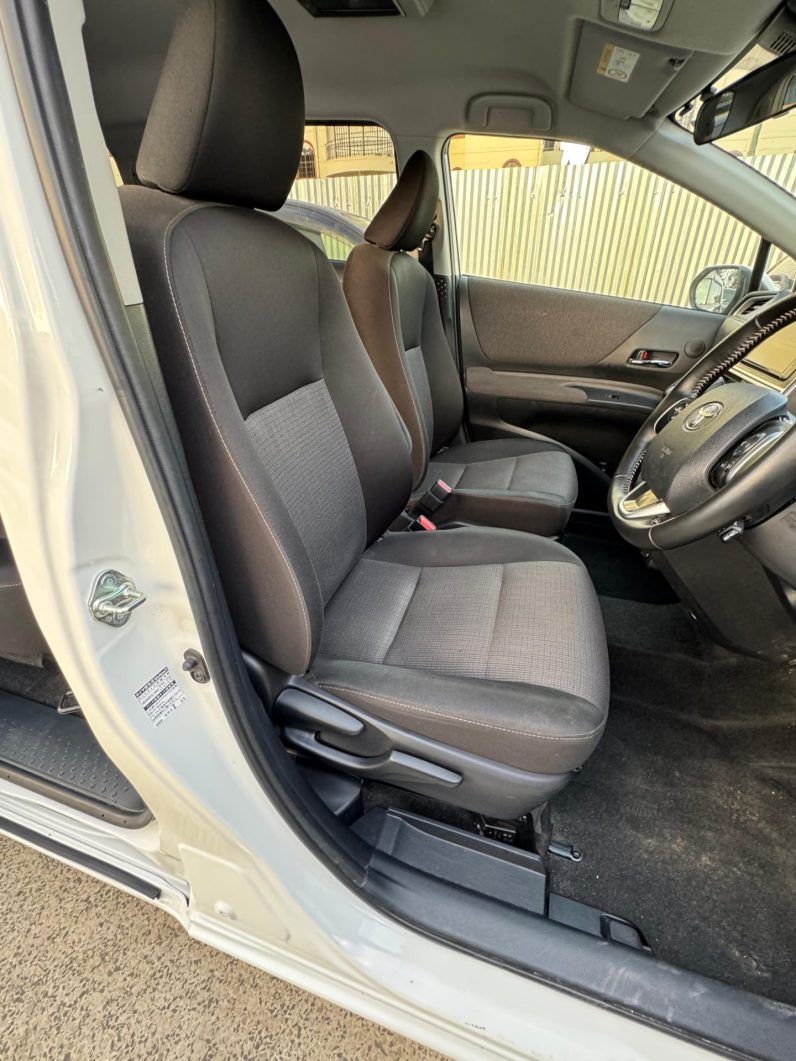 
								Toyota sienta full									
