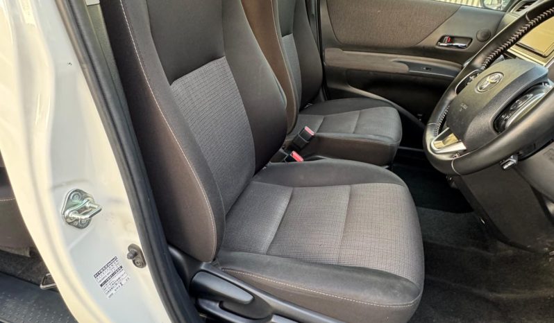 
								Toyota sienta full									