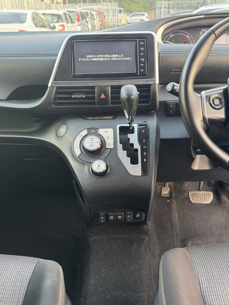 
								Toyota sienta full									