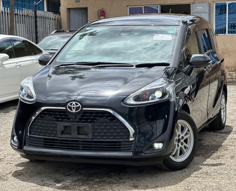 
								Toyota Sienta full									
