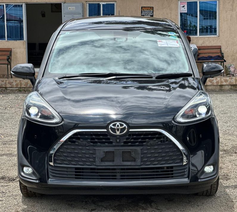 
								Toyota Sienta full									