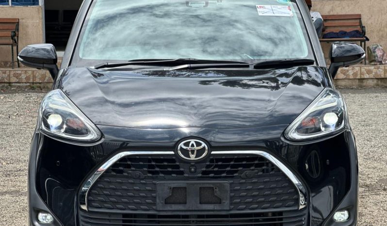 
								Toyota Sienta full									