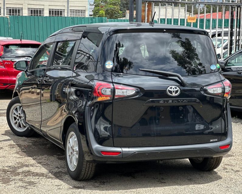 
								Toyota Sienta full									