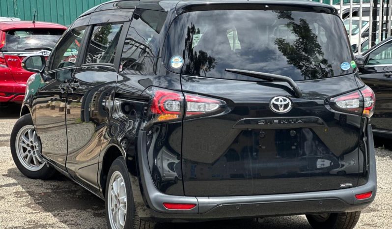 
								Toyota Sienta full									