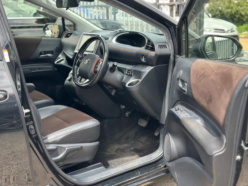 
								Toyota Sienta full									