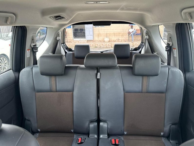 
								Toyota Sienta full									