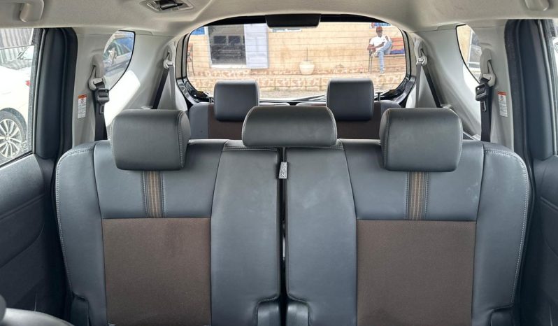 
								Toyota Sienta full									