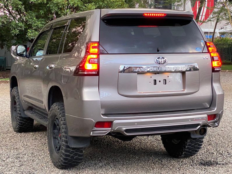 
								Toyota Landcruiser PradoTX full									