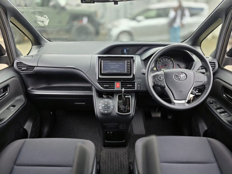 
								Toyota Noah full									