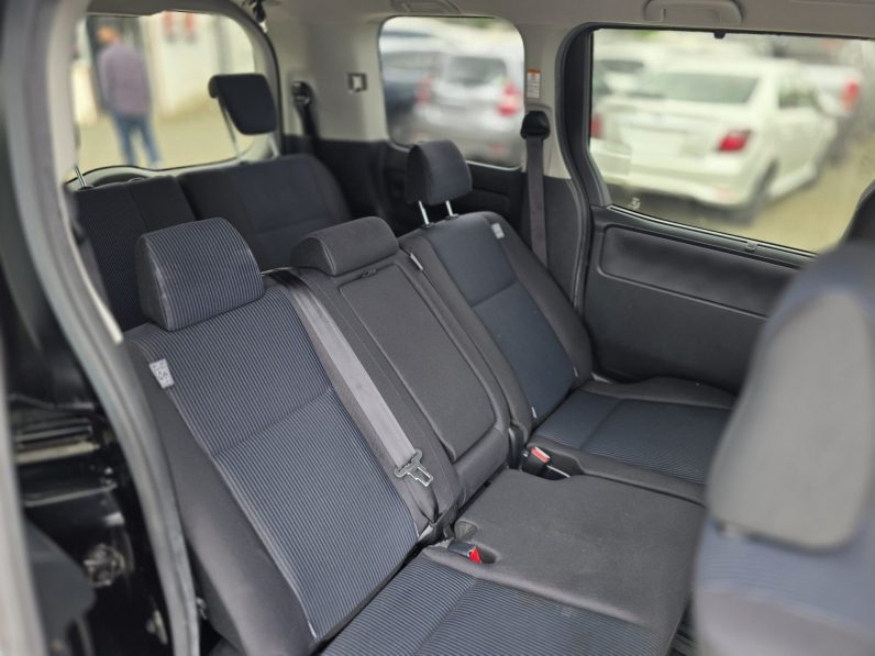 
								Toyota Noah full									