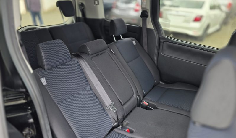 
								Toyota Noah full									
