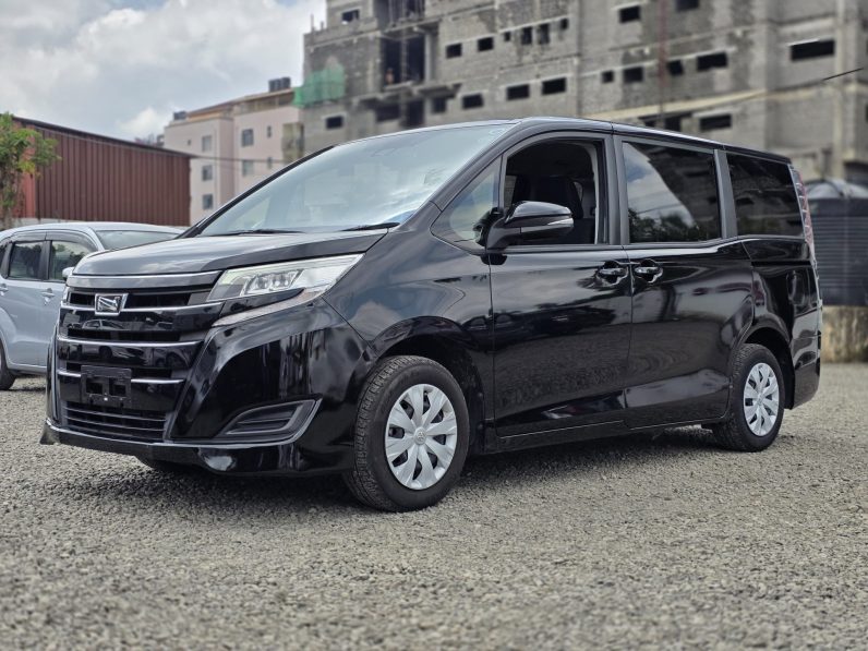 
								Toyota Noah full									