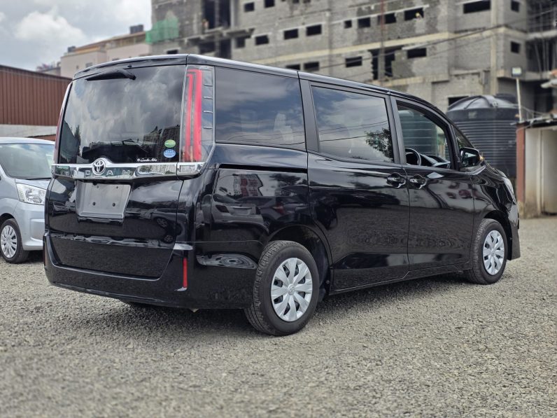 
								Toyota Noah full									