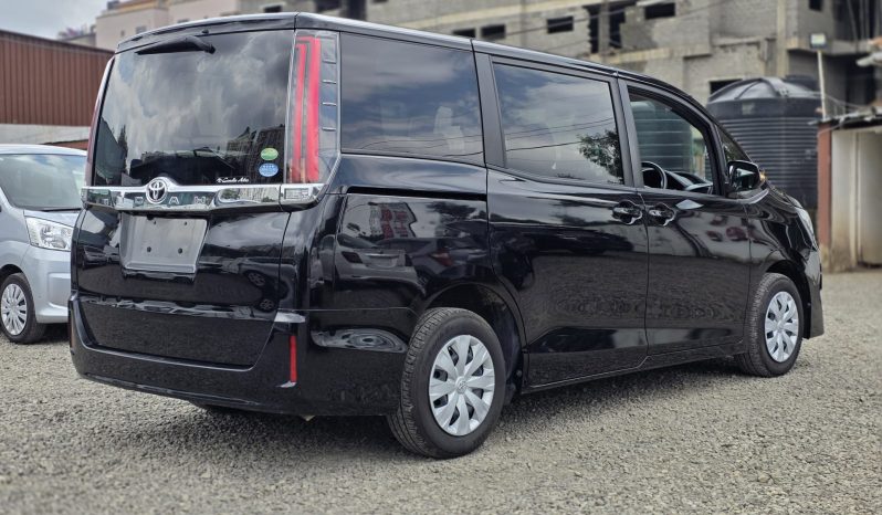 
								Toyota Noah full									