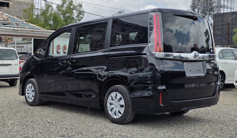 
								Toyota Noah full									