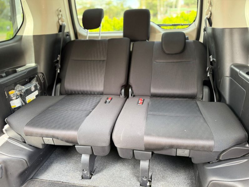 
								Nissan Serena full									