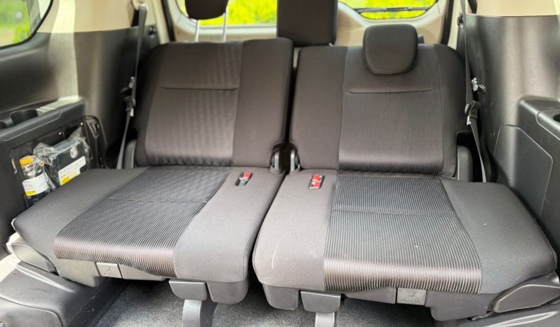 
								Nissan Serena full									