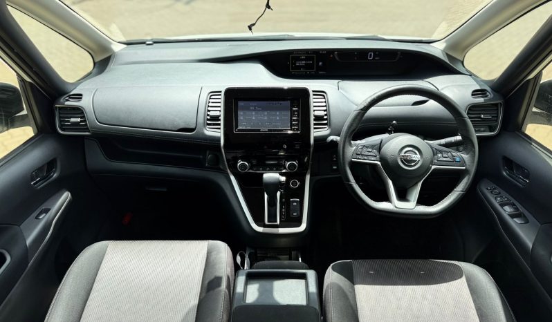
								Nissan Serena full									