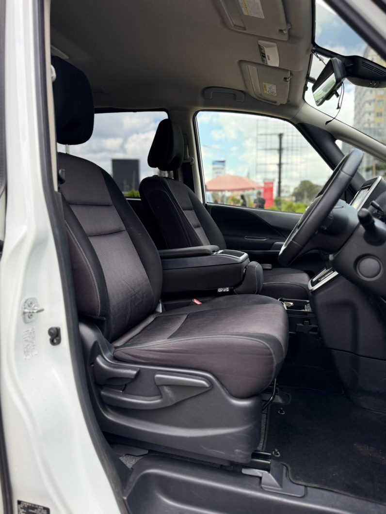
								Nissan Serena full									