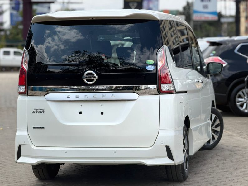 
								Nissan Serena full									