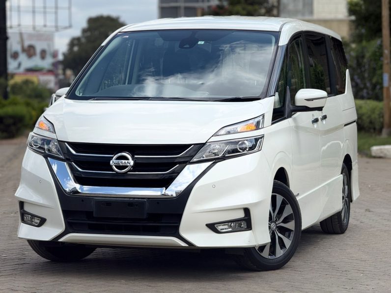 
								Nissan Serena full									
