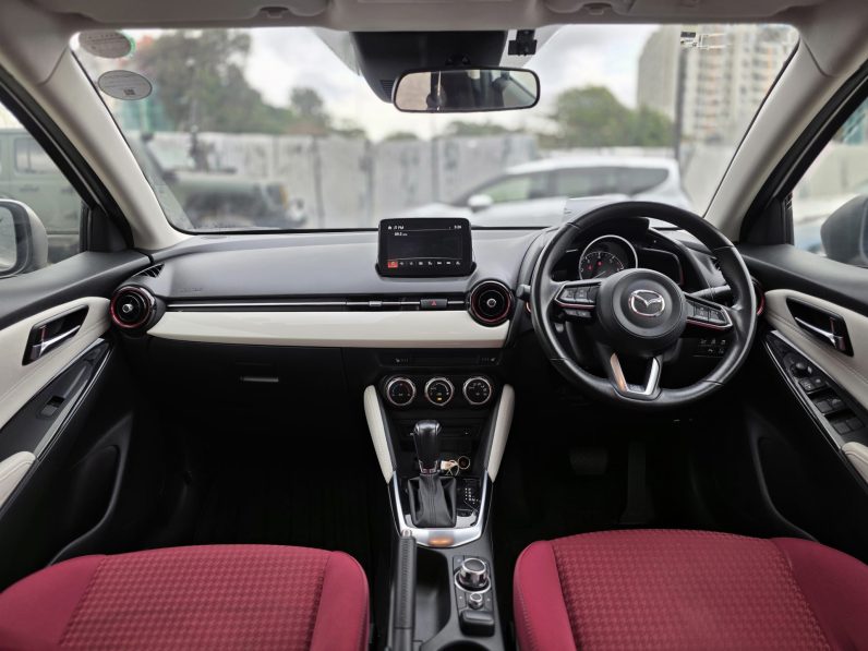 
								Mazda Demio full									