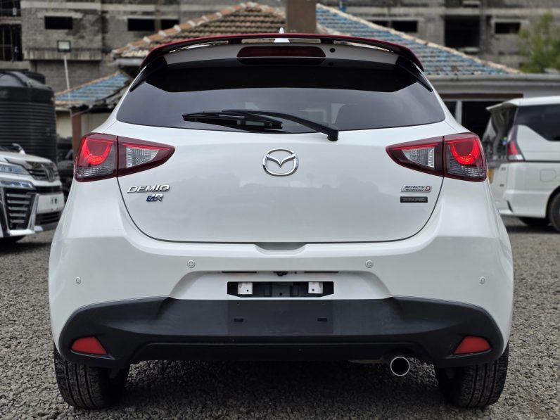 
								Mazda Demio full									