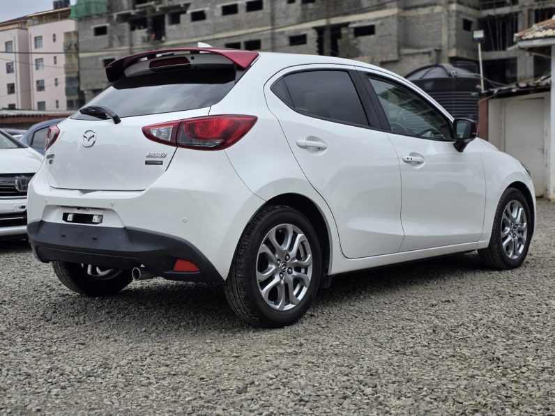 
								Mazda Demio full									