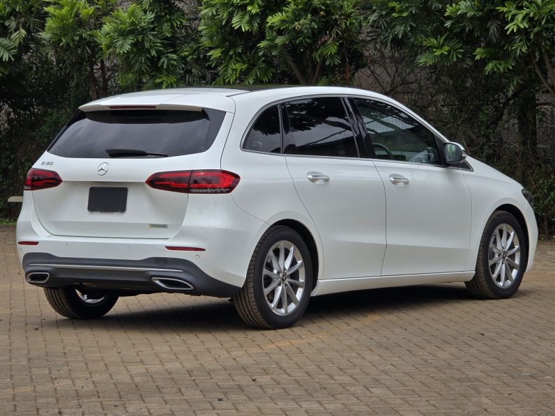 
								Mercedes Benz B180 full									