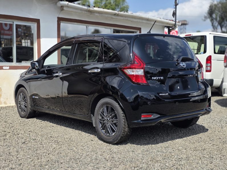 
								Nissan Note E-power Medalist full									