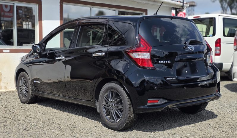 
								Nissan Note E-power Medalist full									
