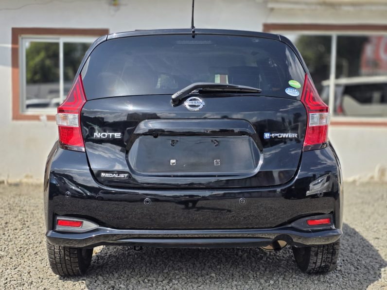 
								Nissan Note E-power Medalist full									