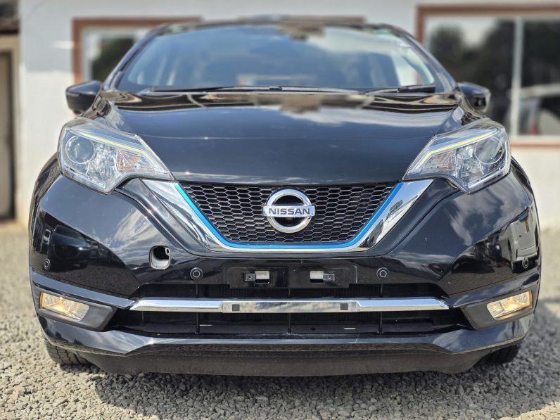 
								Nissan Note E-power Medalist full									