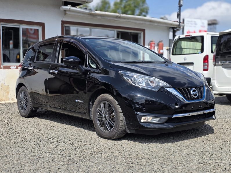 
								Nissan Note E-power Medalist full									