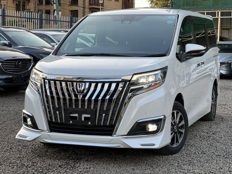 
								Toyota Esquire full									