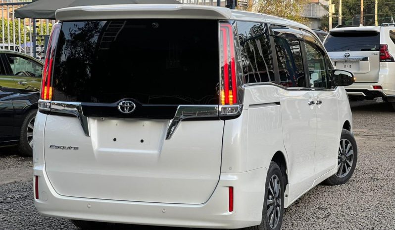 
								Toyota Esquire full									