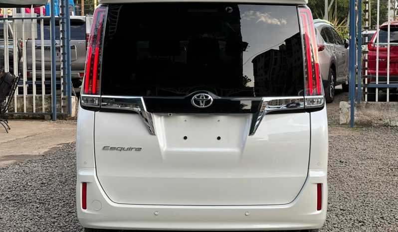 
								Toyota Esquire full									