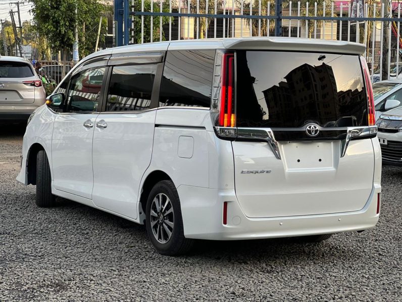 
								Toyota Esquire full									