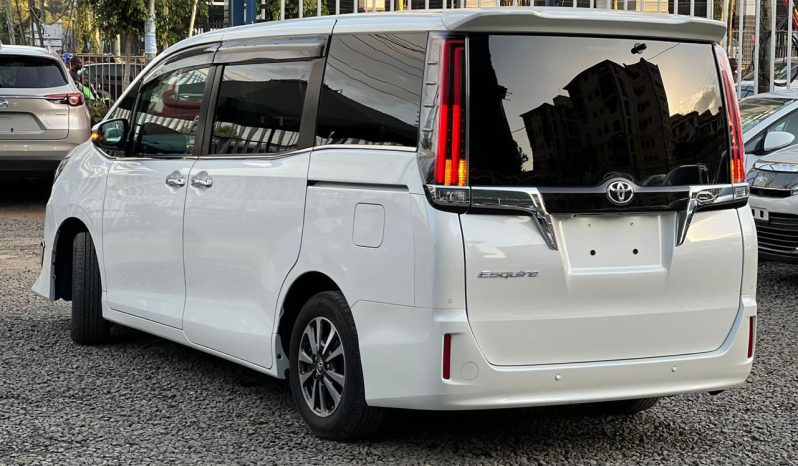 
								Toyota Esquire full									