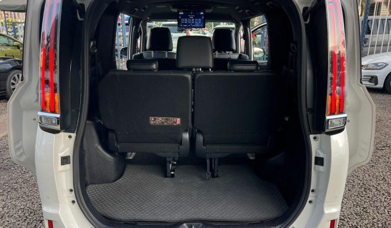 
								Toyota Esquire full									