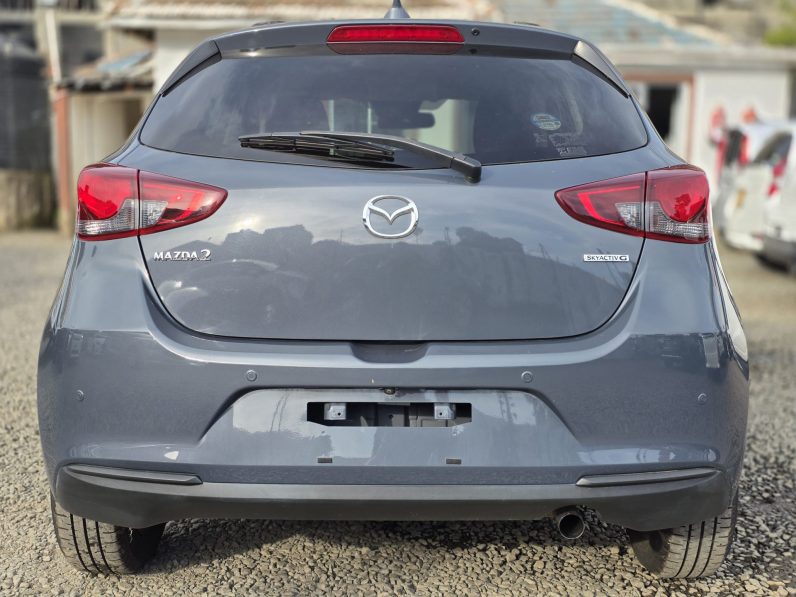 
								Mazda 2 full									