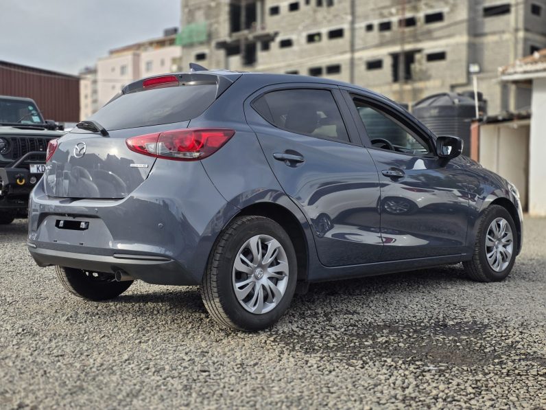 
								Mazda 2 full									