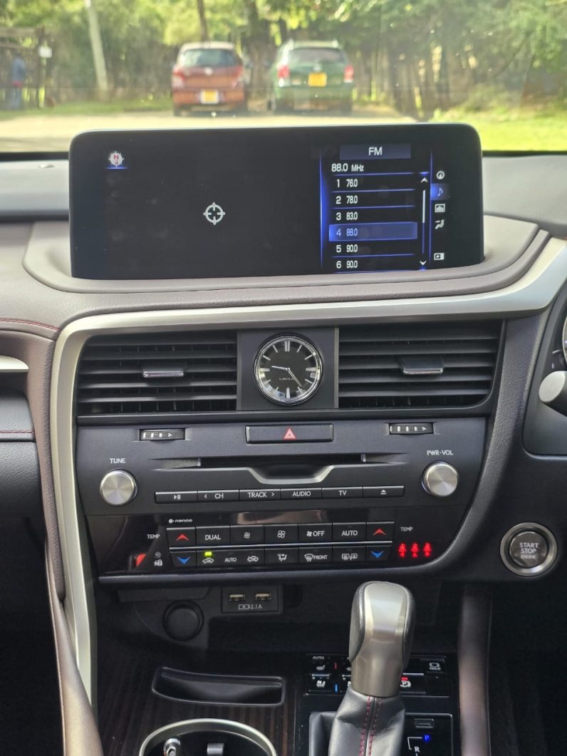 
								Lexus RX300 full									