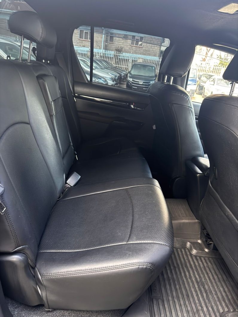 
								Toyota Hilux Z full									