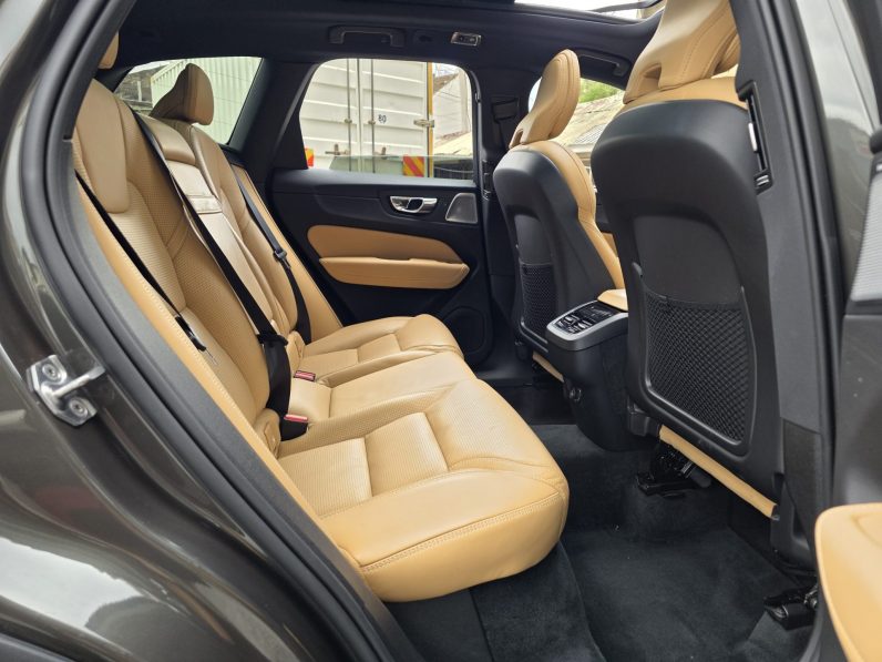 
								Volvo XC60 full									