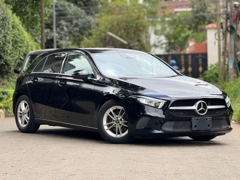 
								Mercedes-Benz A180 full									