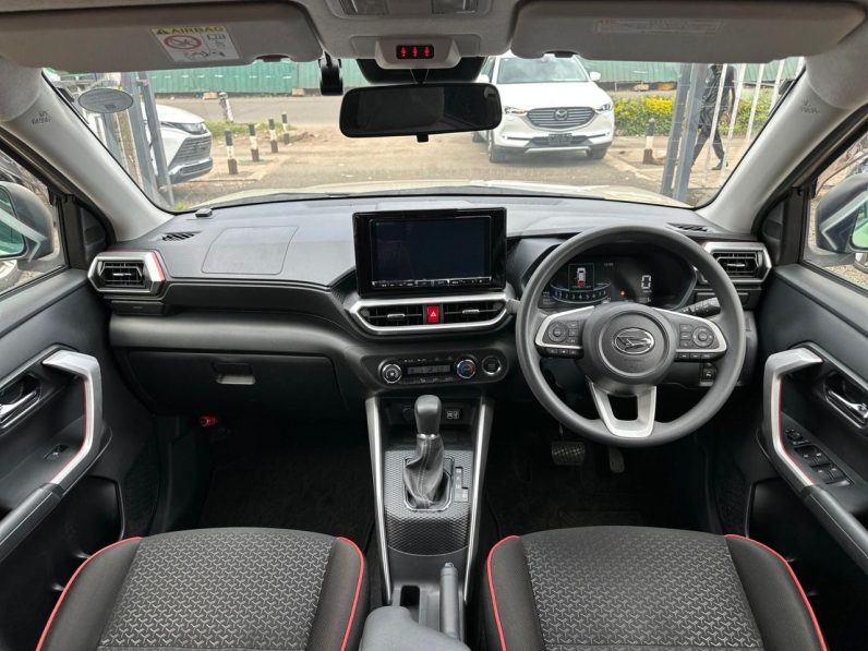 
								Daihatsu Rocky full									