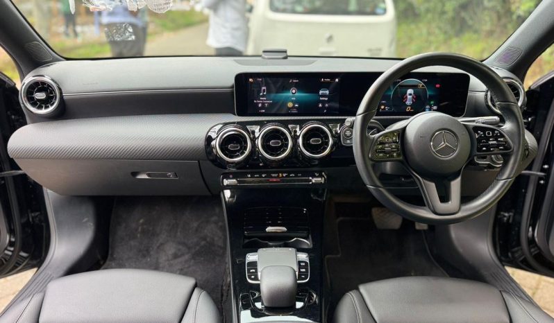 
								Mercedes-Benz A180 full									
